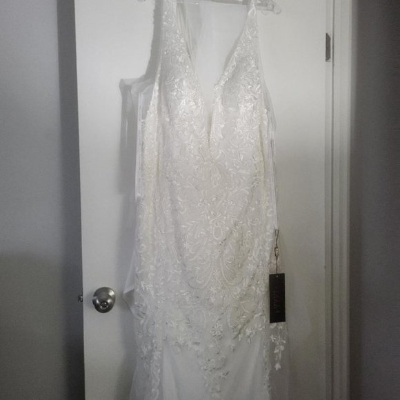 Stellar Couture Wedding Gown, Ivory, Size 24 - Picture 1 of 1